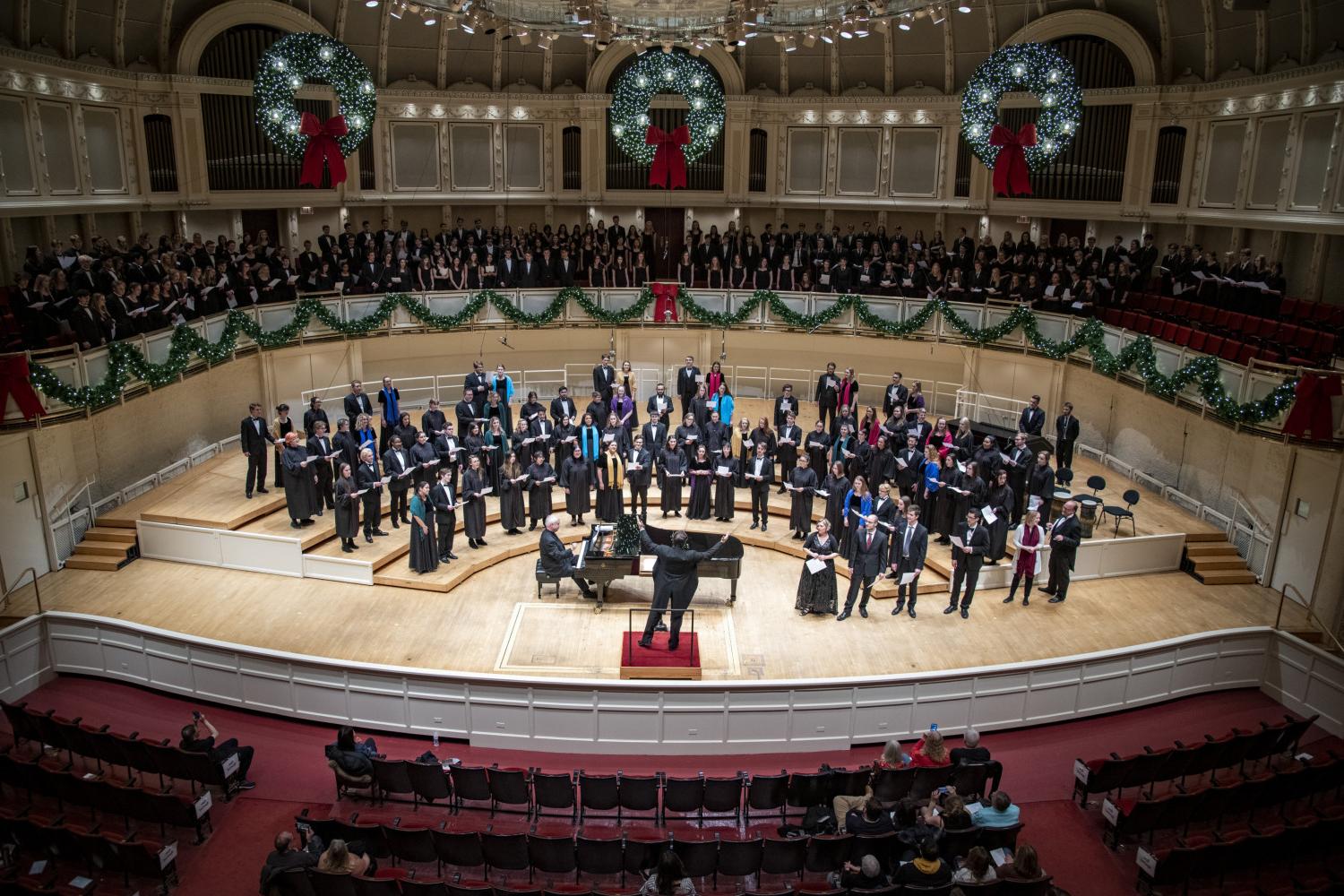 <a href='http://programs.kuyax.net'>bv伟德ios下载</a>合唱团在芝加哥交响音乐厅演出.
